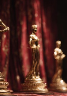 Театральные награды и их значение: почему они важны и что скрывается за блеском сцены