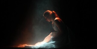 Театральные эксперименты с освещением: как свет меняет восприятие сцены