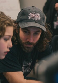 Как эффективно работать с молодыми продюсерами: полный гид для начинающих