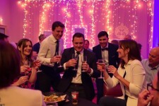 Корпоратив, который вы никогда не забудете: как устроить шоу, а не просто вечеринку